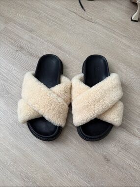 Fuzzy Revolve Shoes / Slippers